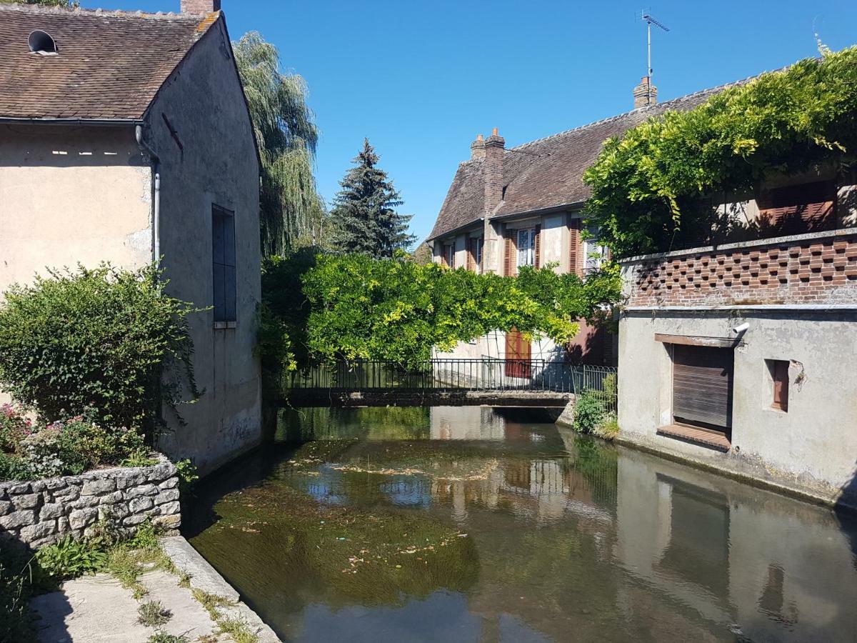 Logis Hotel Restaurant De L'Abbaye Ferrieres-en-Gatinais Buitenkant foto